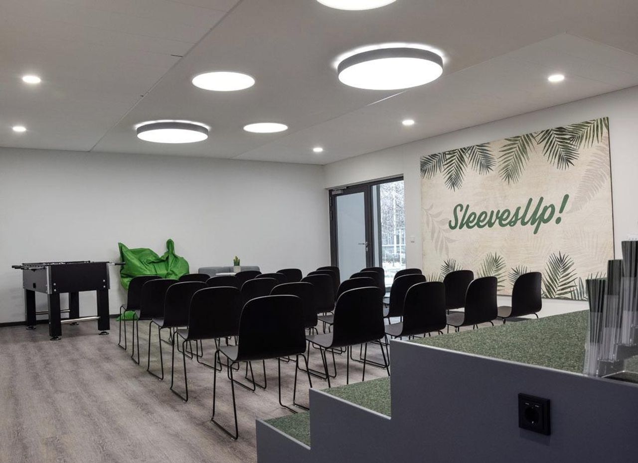 Darmstadt  Coworking space Moderner Meetingraum image 4