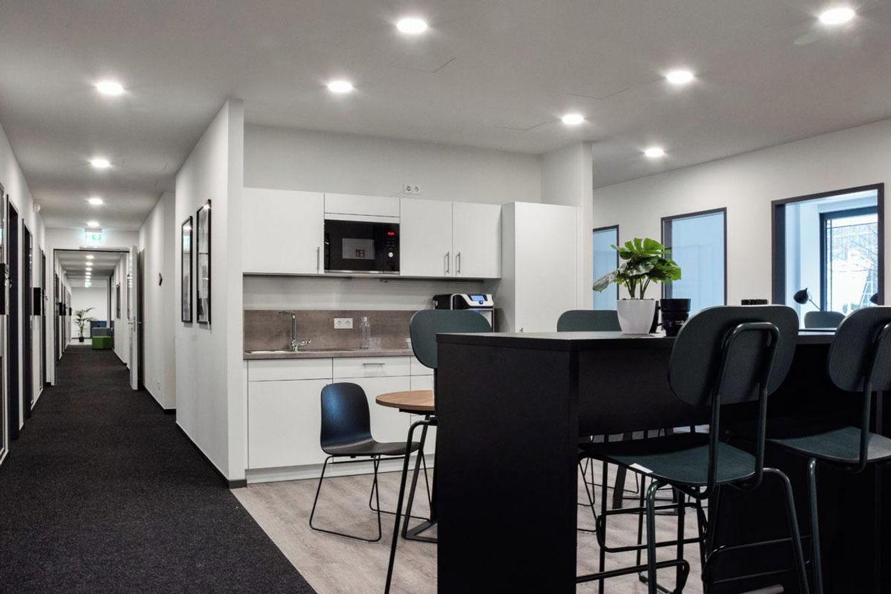 Darmstadt  Coworking space Moderner Meetingraum image 5