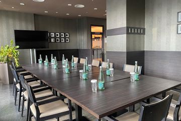 Frankfurt  Boardroom Little Cross image 0