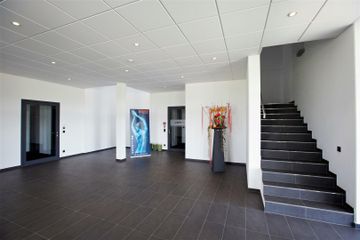 Rest of the World Business center Seminarraum / Grossraum-Büro image 2