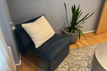 London  Consulting Room Azura Room image 0