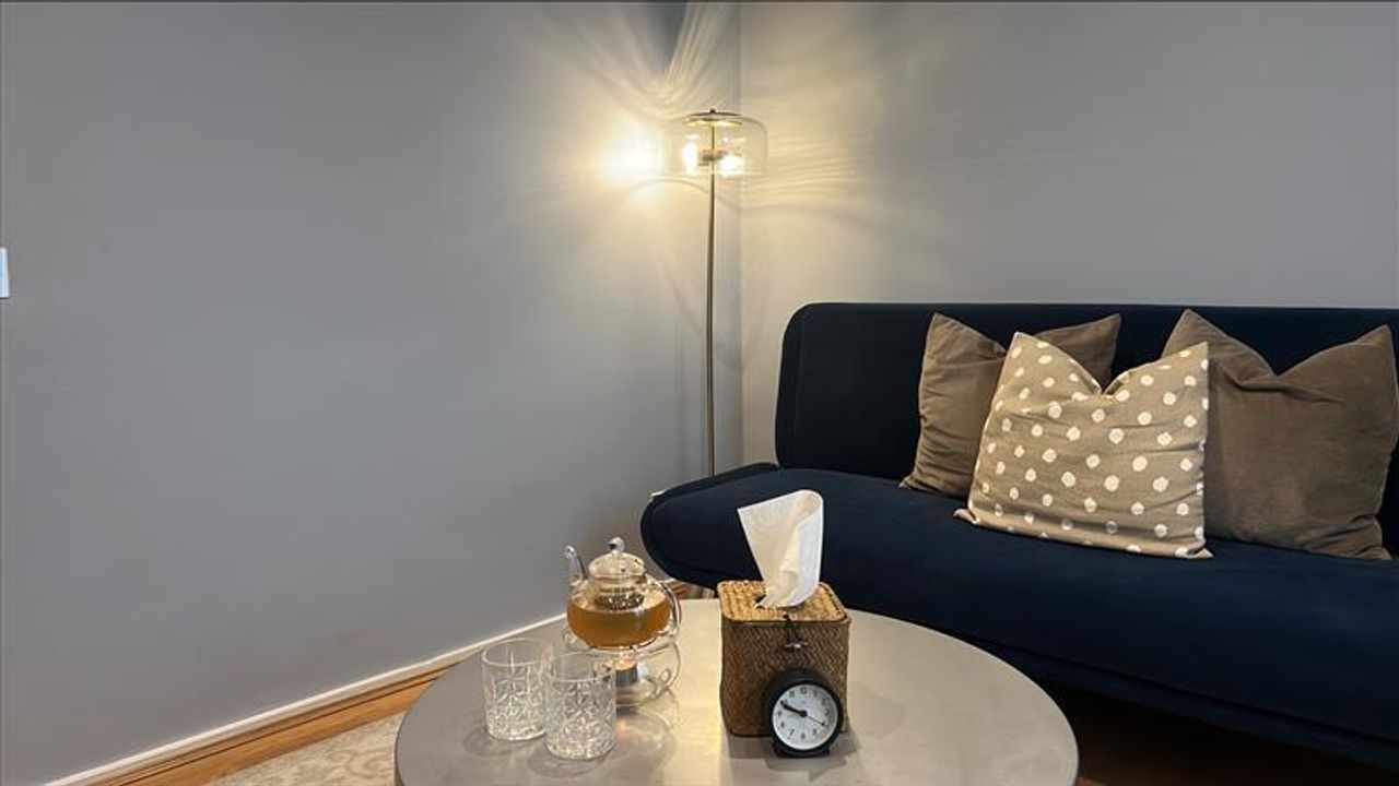 London  Consulting Room Azura Room image 2