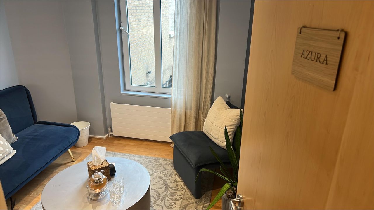 London  Consulting Room Azura Room image 4