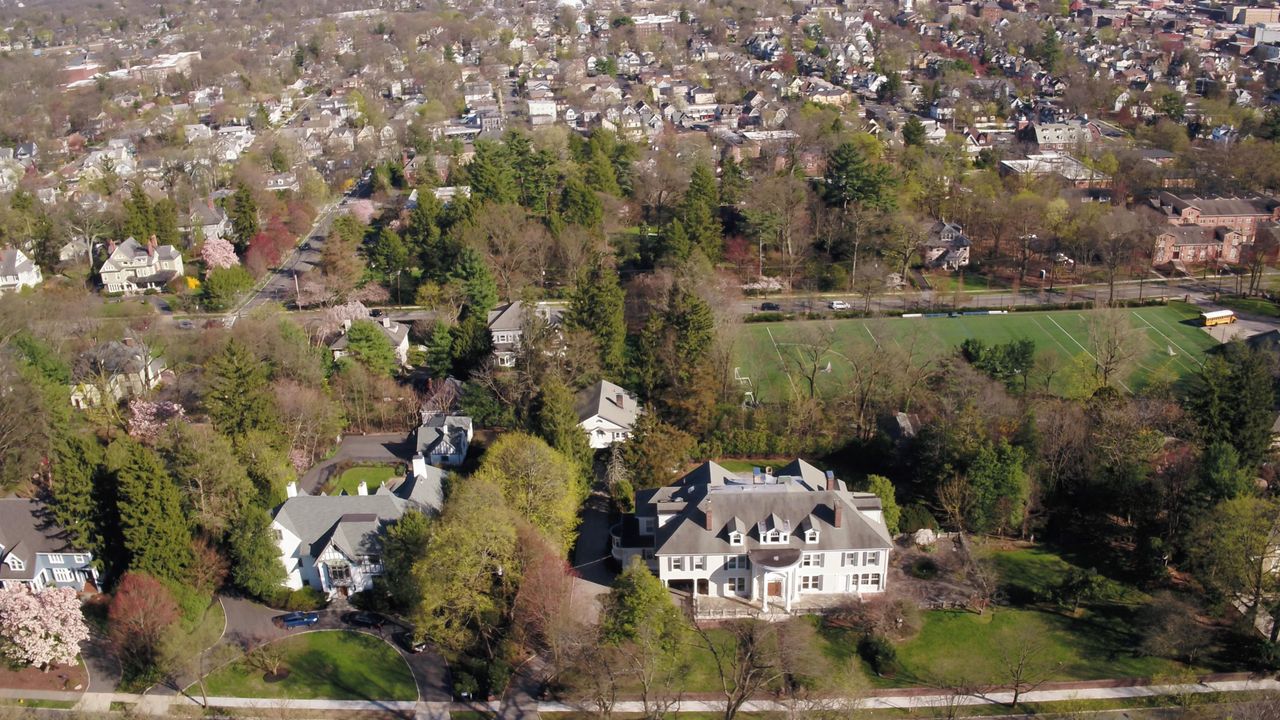 Rest van de wereld   Montclair Mansion - As Seen on Love & Hip Hop Season 10 image 15