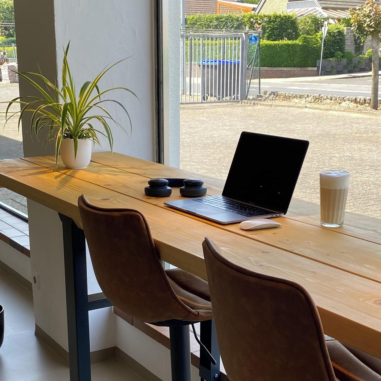 Rest der Welt  Coworking Space EmsMakers - Meetingraum image 4