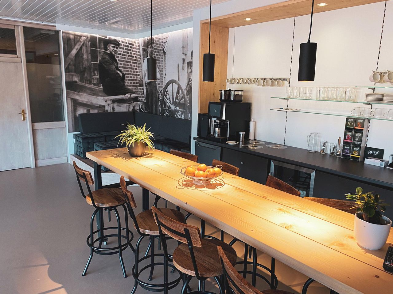 Rest der Welt  Coworking Space EmsMakers - Meetingraum image 2