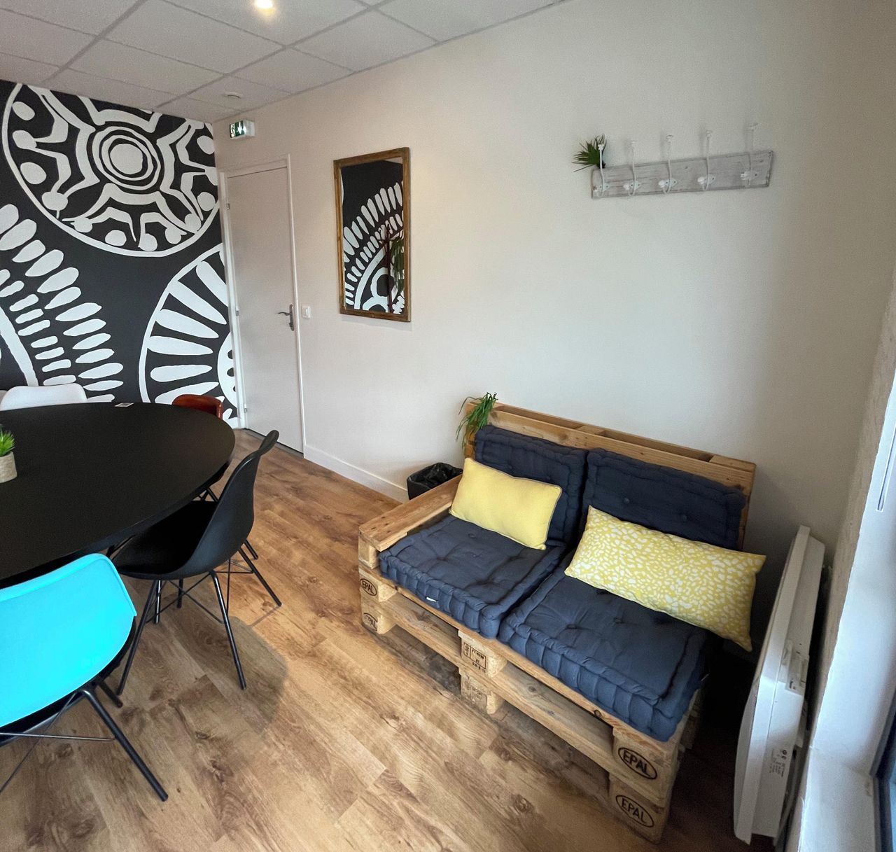 Rest of the World  Meeting room Labo 3 - image 2