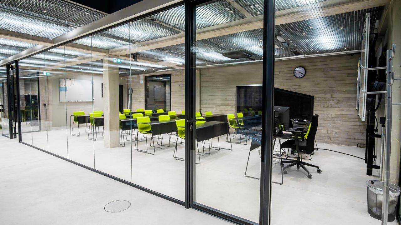 Hamburg  Seminar room Roooar Room image 0