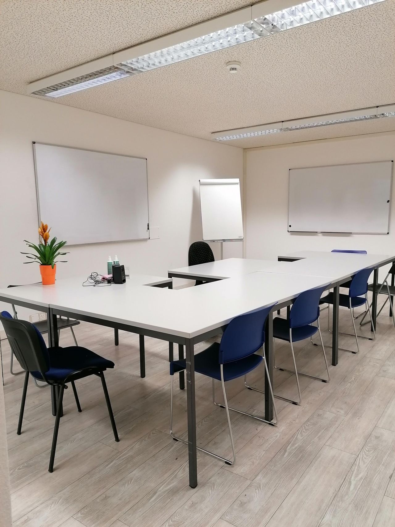 Rest of the World Kundengespräch  Maracuja (Bern) image 1