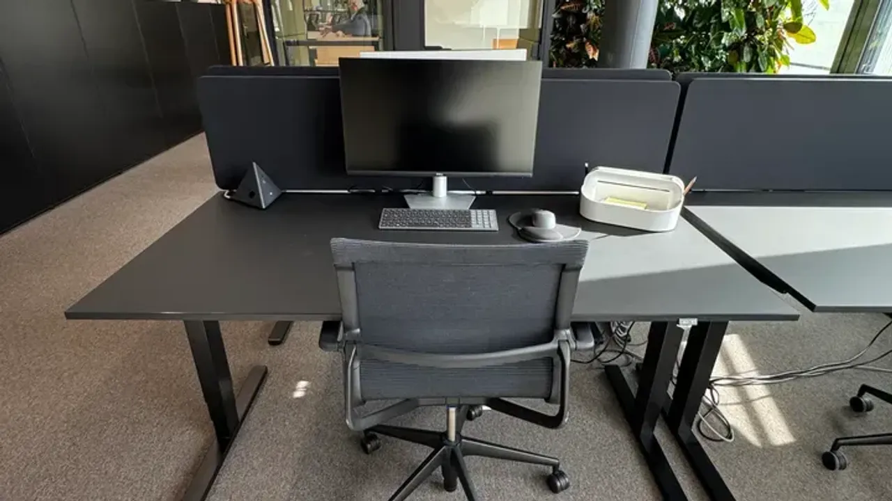 Frauenfeld  Werkplek Open Space Flex Desk mit Screen image 3