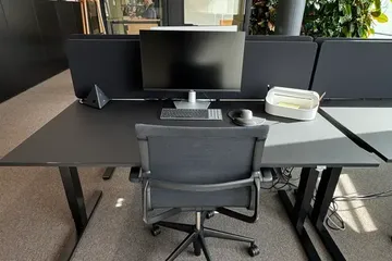 Frauenfeld Arbeitsplatz Open Space Flex Desk mit Screen image 3