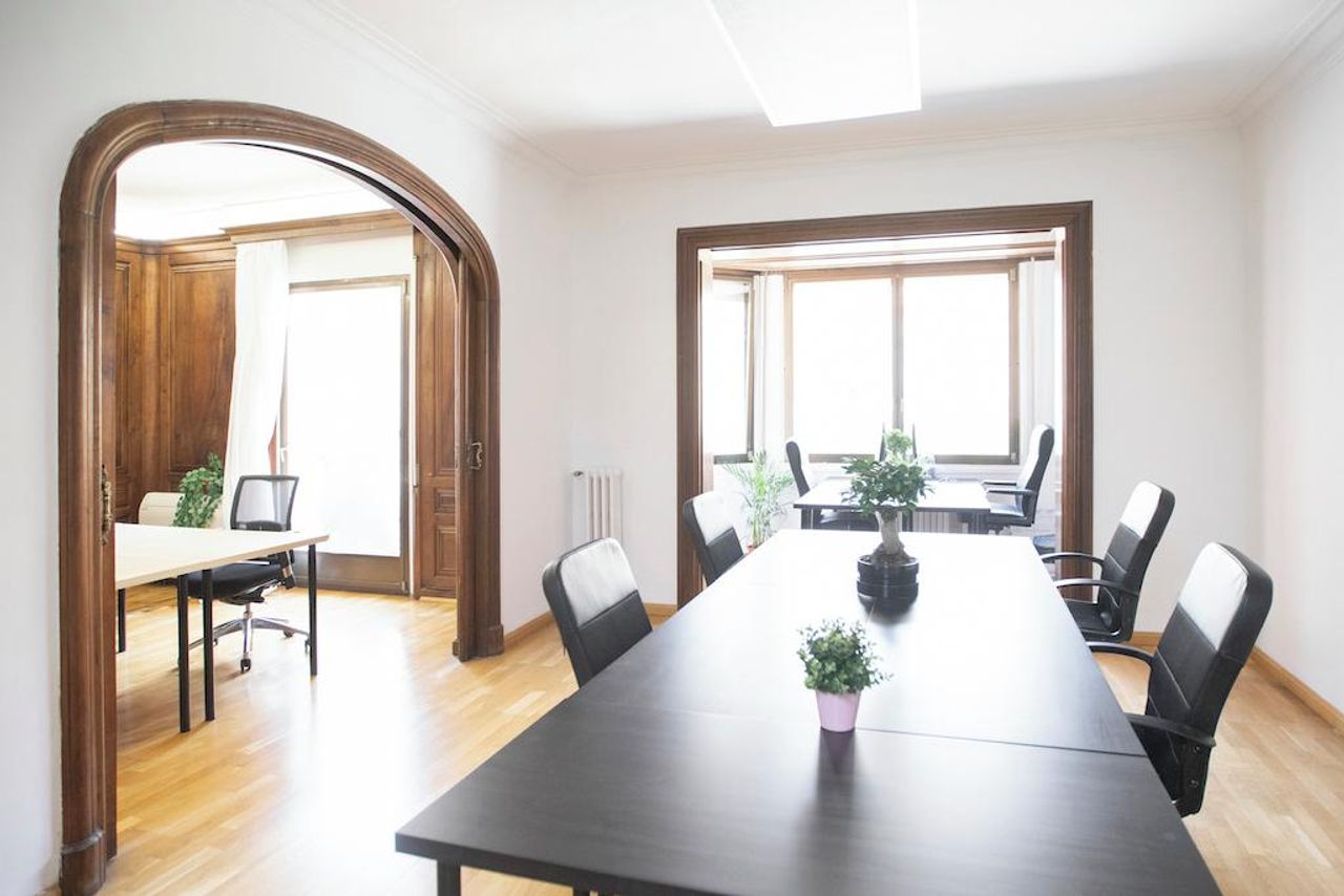 Barcelona  Coworking space Classic style private office 24/26 persons image 1
