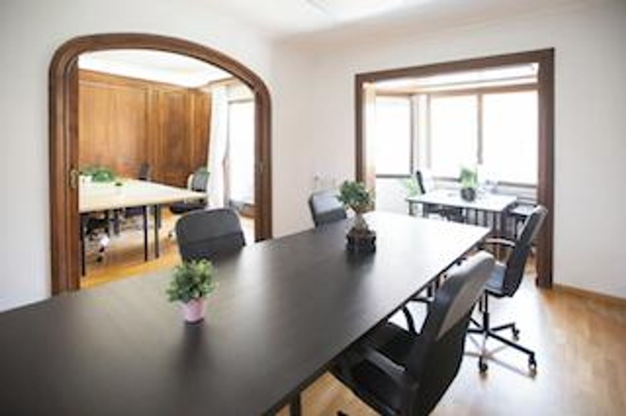 Barcelona  Coworking space Classic style private office 24/26 persons image 2