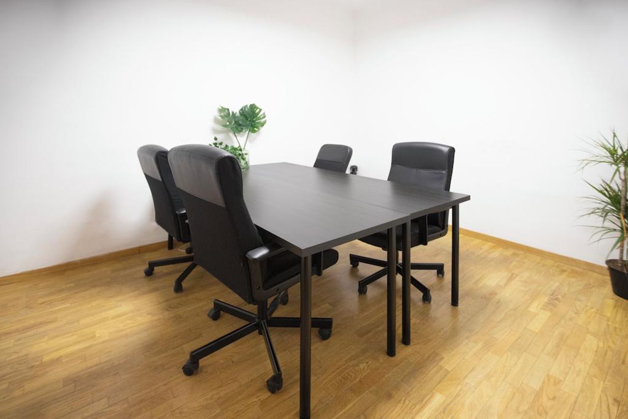 Barcelona  Coworking space Classic style private office 24/26 persons image 8