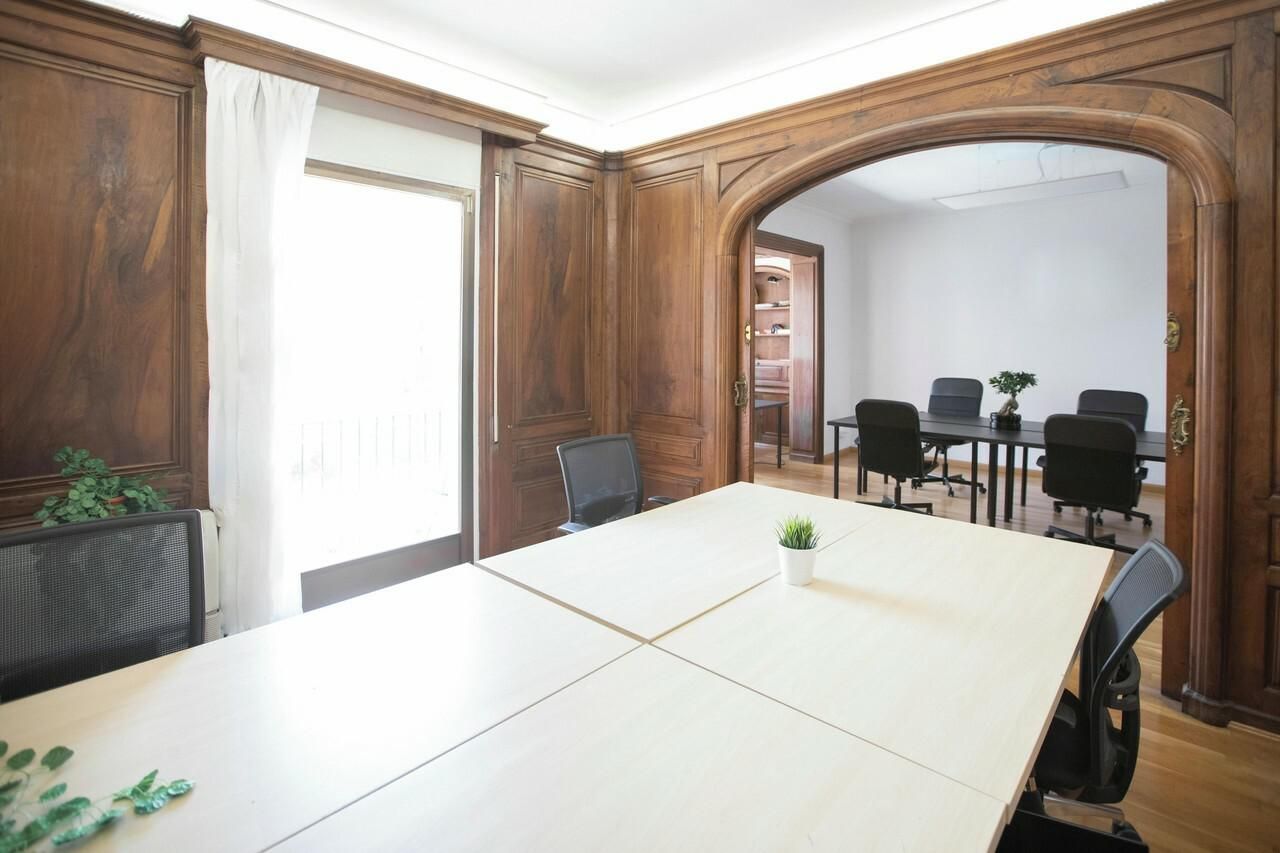 Barcelona  Coworking space Private office 10/12 persons image 2