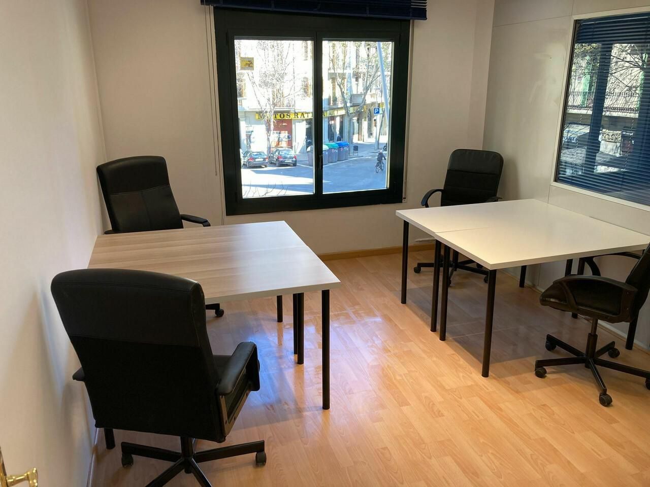 Barcelona  Coworking space Bureau privé de 6 personnes image 1