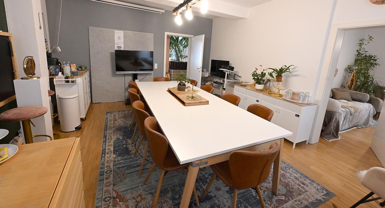 Stuttgart Mobiles Arbeiten Boardroom Unser LEO I - Tagungslocation mit mehreren Räumen zum Wohlfühlen image 22