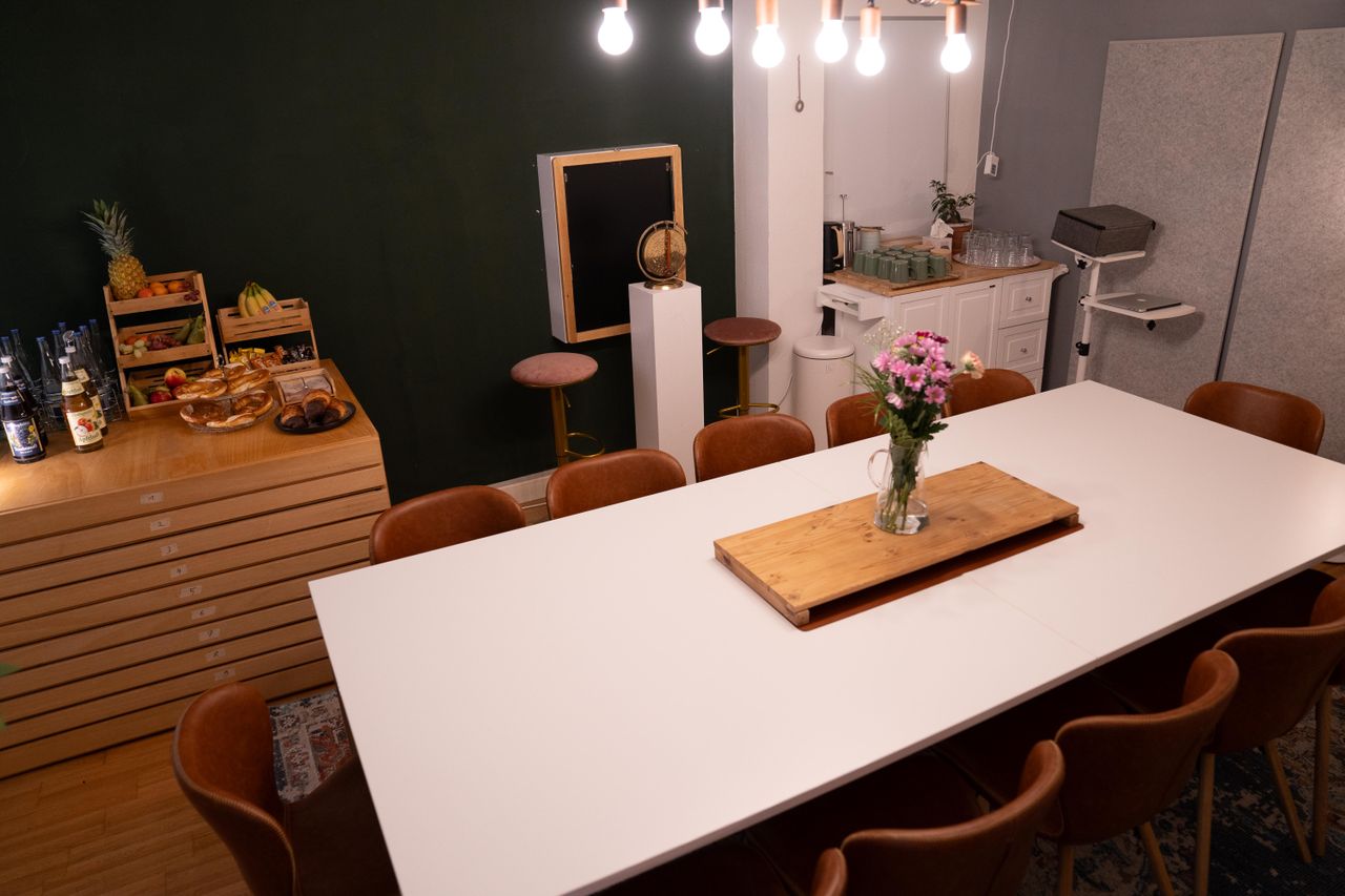 Stuttgart Mobiles Arbeiten Boardroom LEONHARDSZIMMER - Tagungslocation zum Wohlfühlen in Stgt. Miette image 16