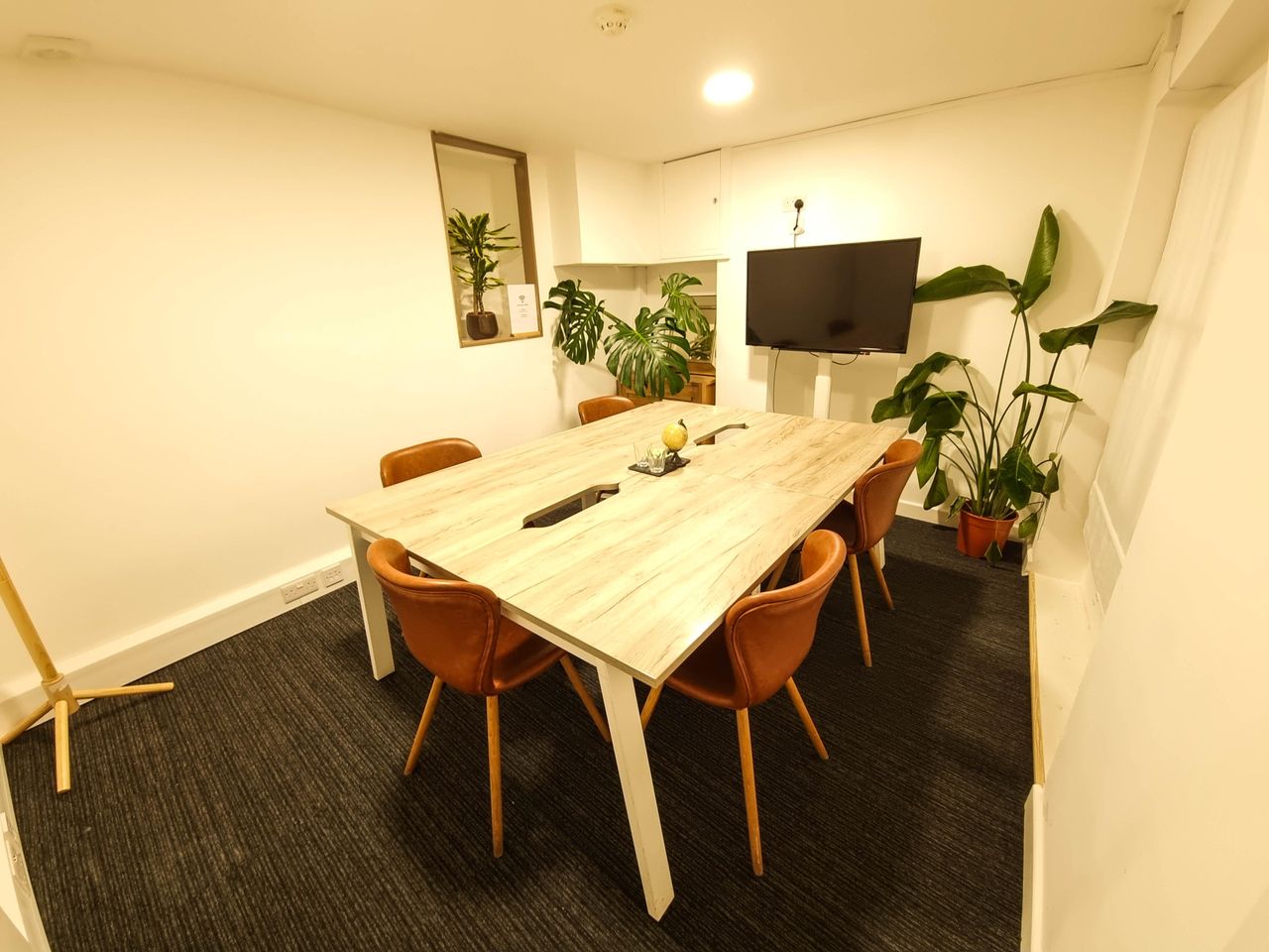 London  Office spaces Meeting Room 3 image 2