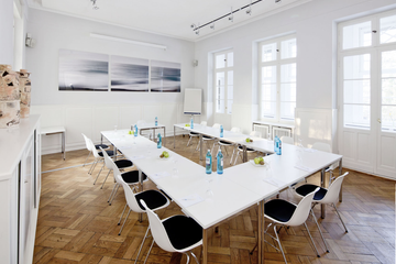 Rest der Welt seminar rooms Meetingraum Villa Blumenfisch - Tagungsraum Zauberberg image 0