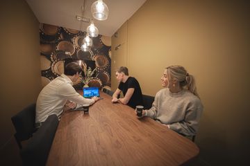 Enschede Büroräume Meeting Room Kroon - gratis koffie en thee image 1