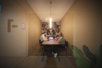 Enschede Büroräume Meeting Room Kroon - gratis koffie en thee image 2