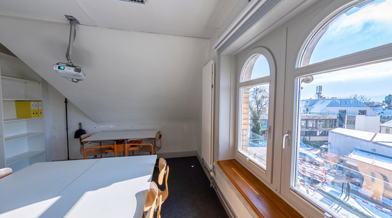 Zürich Kundengespräch  2. OG  Klassenzimmer image 2