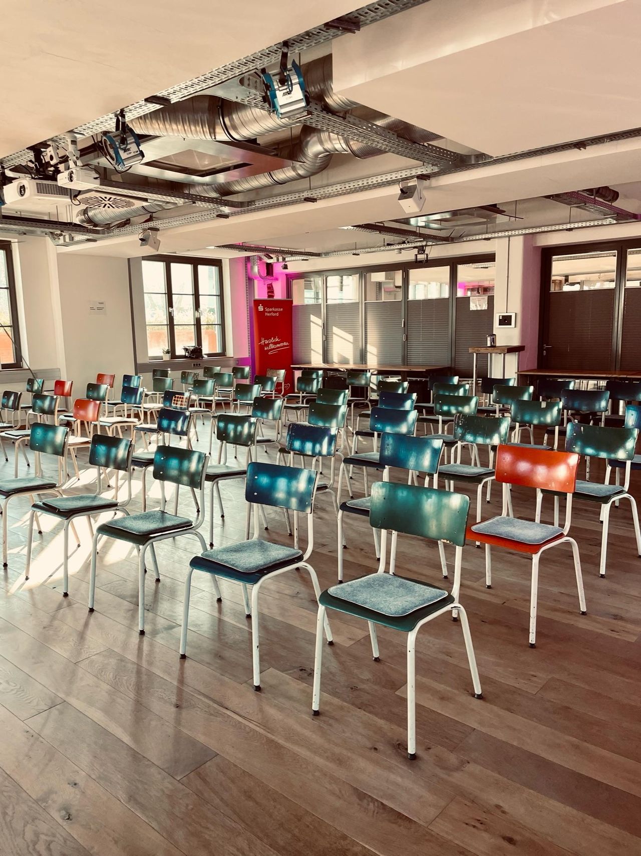 Herford  Meeting room Keynote image 4