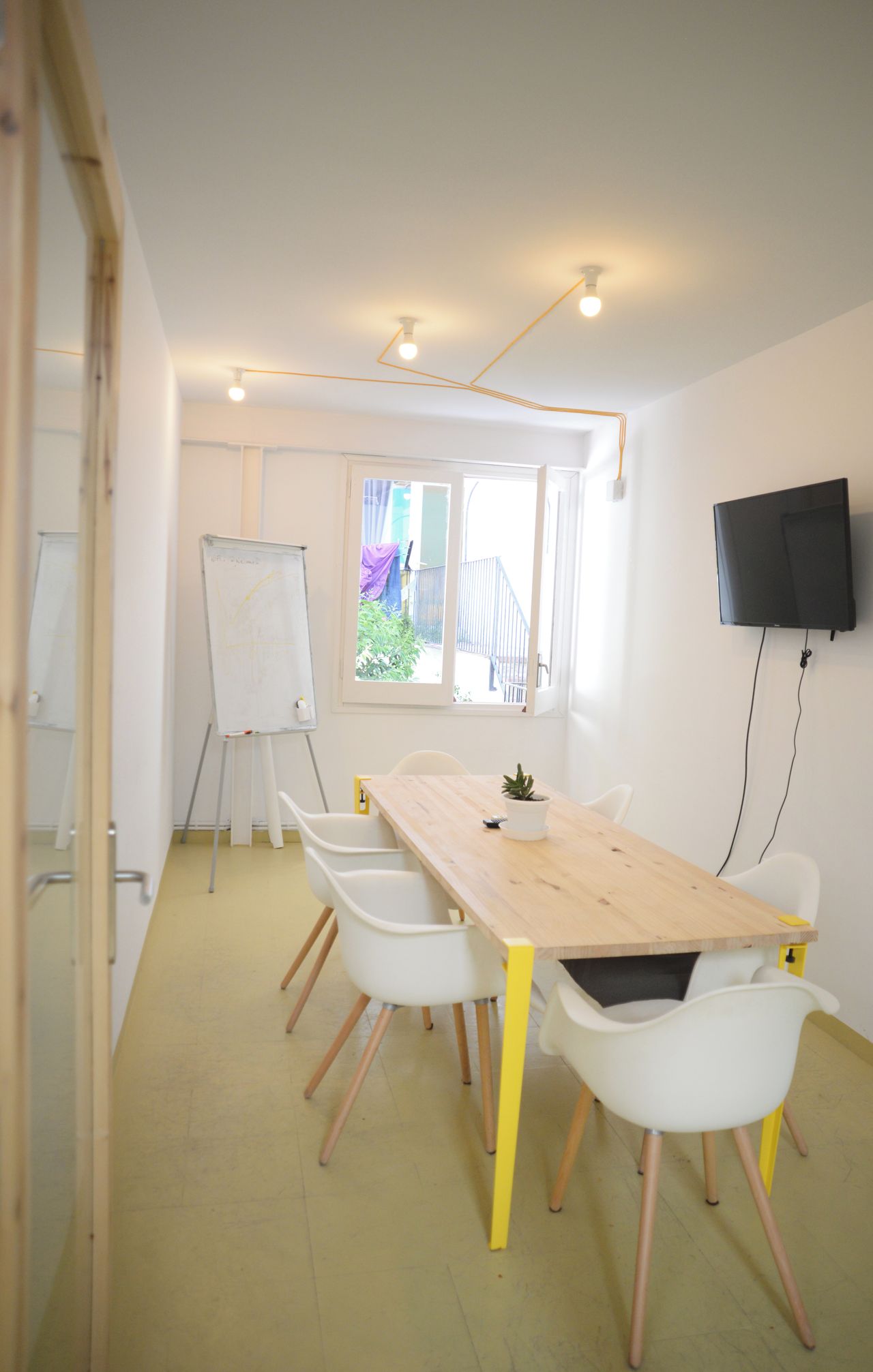 Barcelona training rooms Coworking space Meeting room #2 image 3