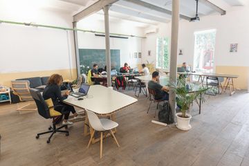 Barcelona training rooms Coworking space Open Space image 1