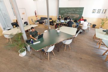 Barcelona training rooms Coworking space Open Space image 0