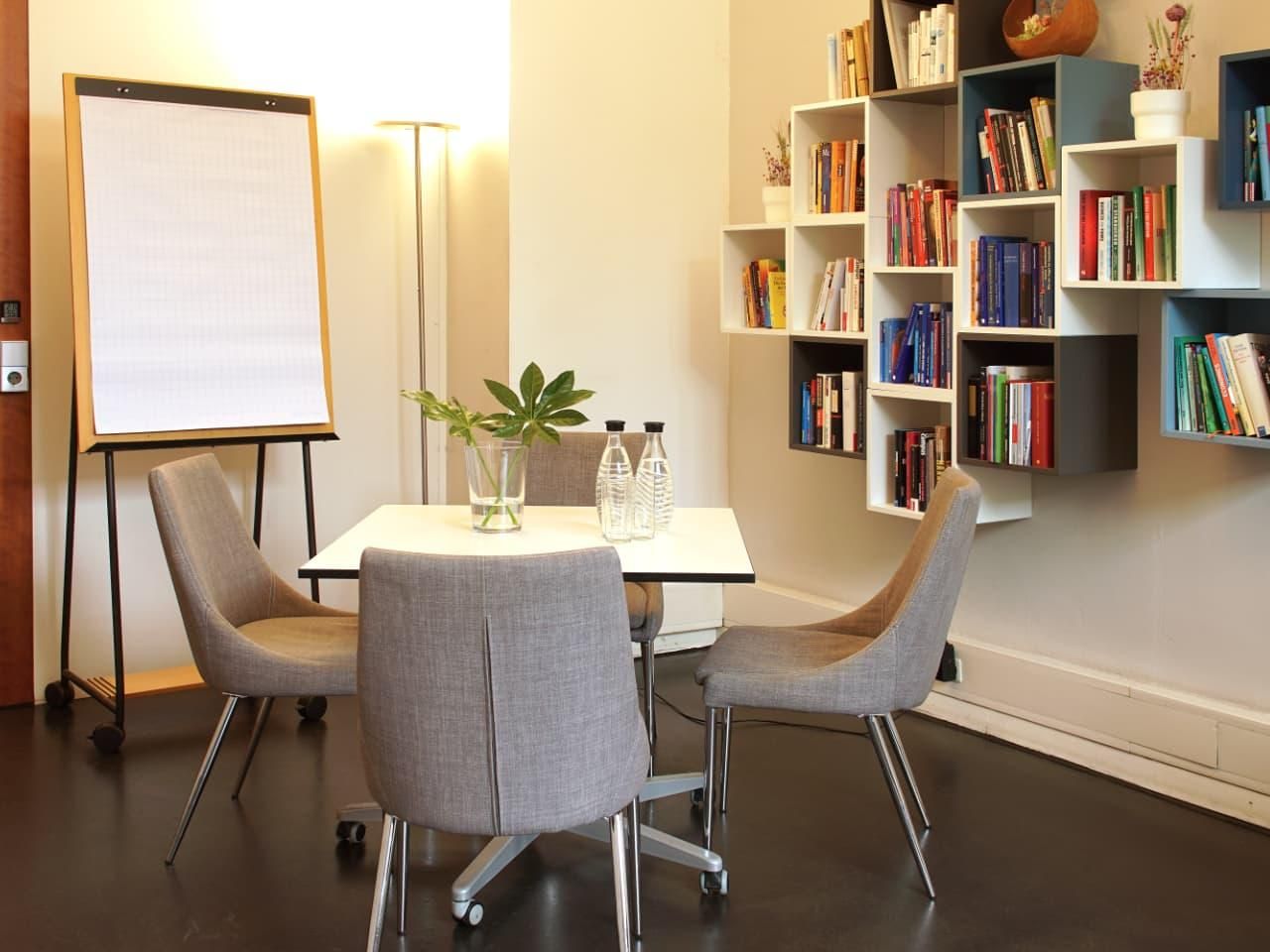 Berlin Coworking Meeting room STUDY image 3