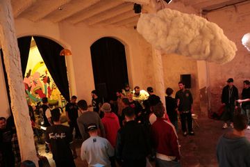 Barcelona corporate event spaces Gallery Living Room image 5