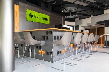 Rest of the World  Corporate event space Planet Blue, der Veranstaltungsraum mit industriellem, modernen Flair image 10