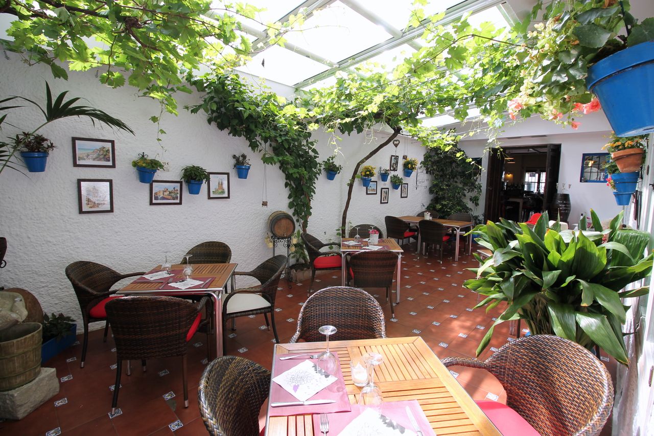 Malaga workshop spaces Terras Patio image 5