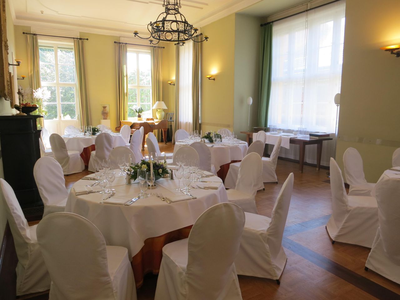 Rest der Welt PR & Marketing Event Schloss/Burg/Gut/Villa Bülow-Saal image 6