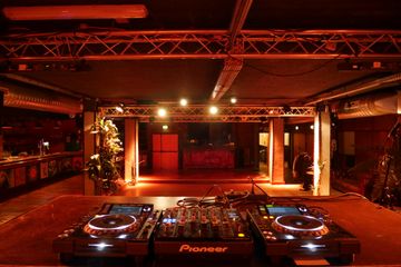 Paris corporate event spaces Party room Le Club image 11