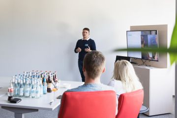 Ulm  Office desk area91-Meeting image 1