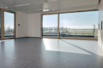 Ulm  Office desk area91-Meeting image 2