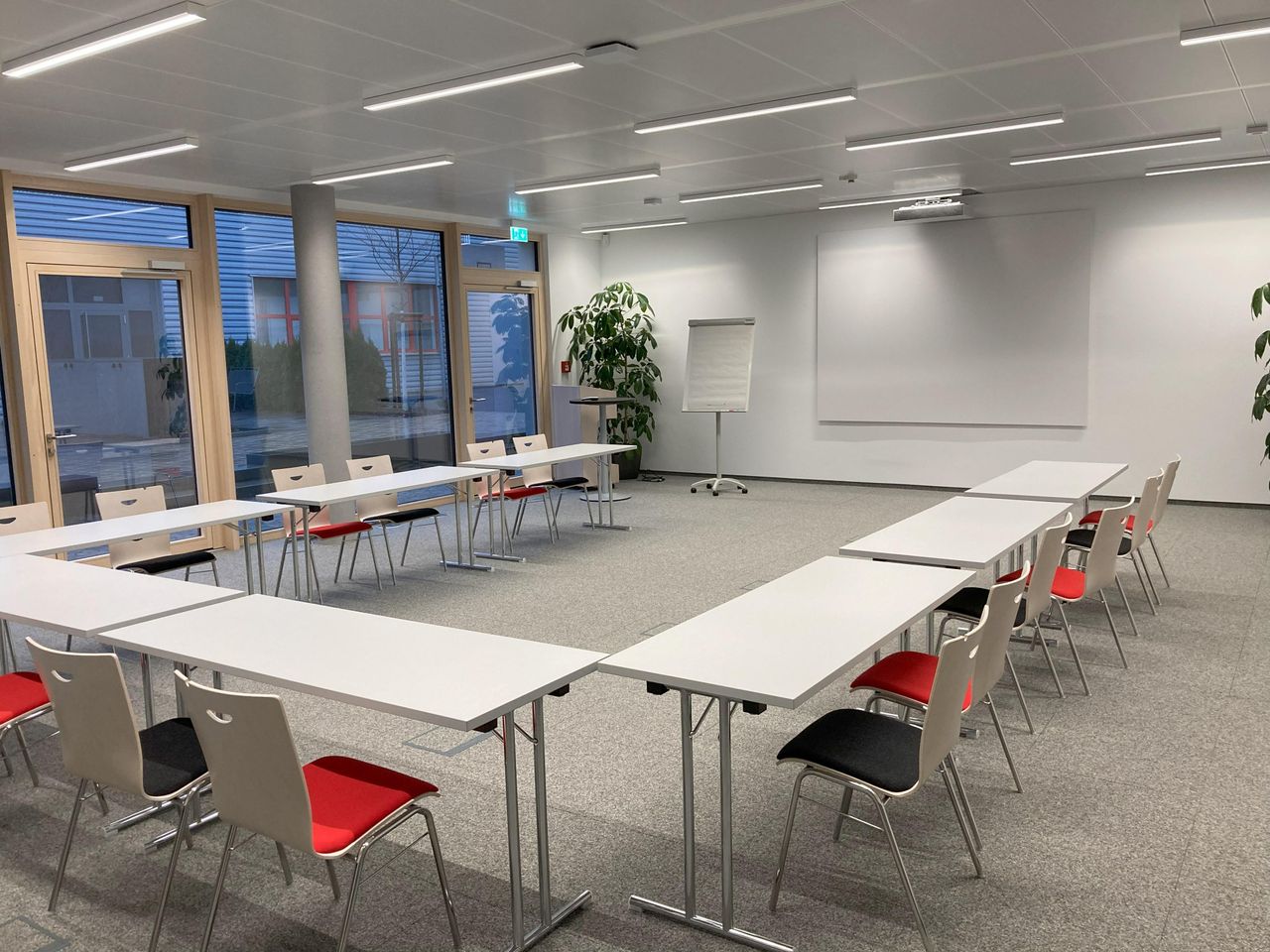 Ulm  Office desk area91-Meeting image 7