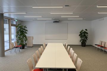 Ulm  Office desk area91-Meeting image 3