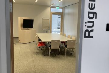 Ulm  Office desk area91-Meeting image 5