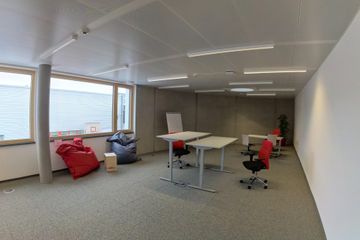 Ulm  Office desk area91-Meeting image 4