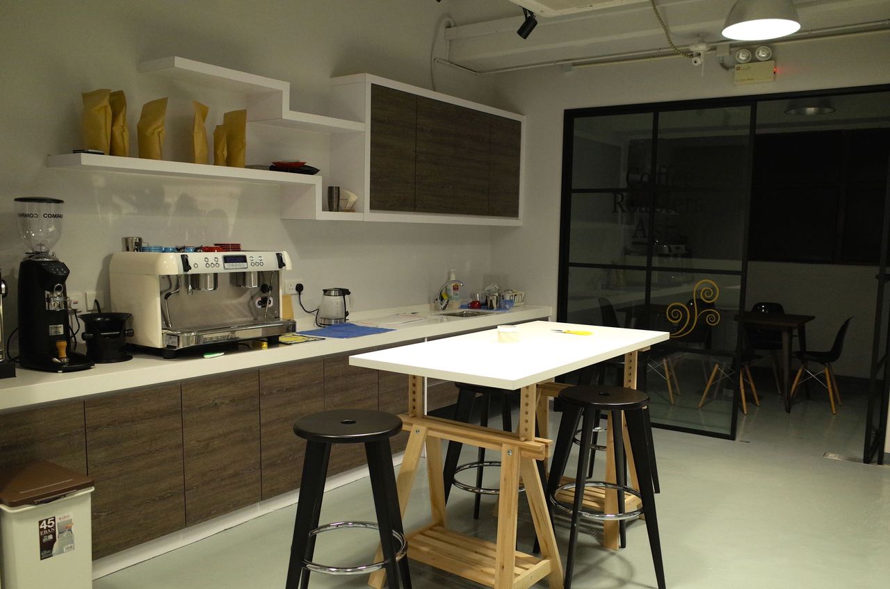 Hong Kong seminar rooms Coworking Space Hot desk area image 9