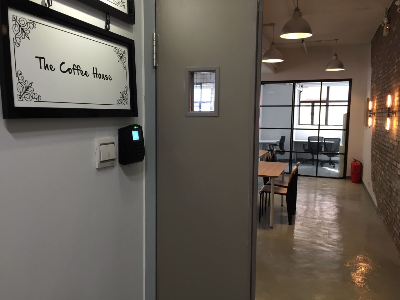 Hong Kong seminar rooms Coworking Space Hot desk area image 4