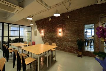 Hong Kong seminar rooms Coworking Space Hot desk area image 1