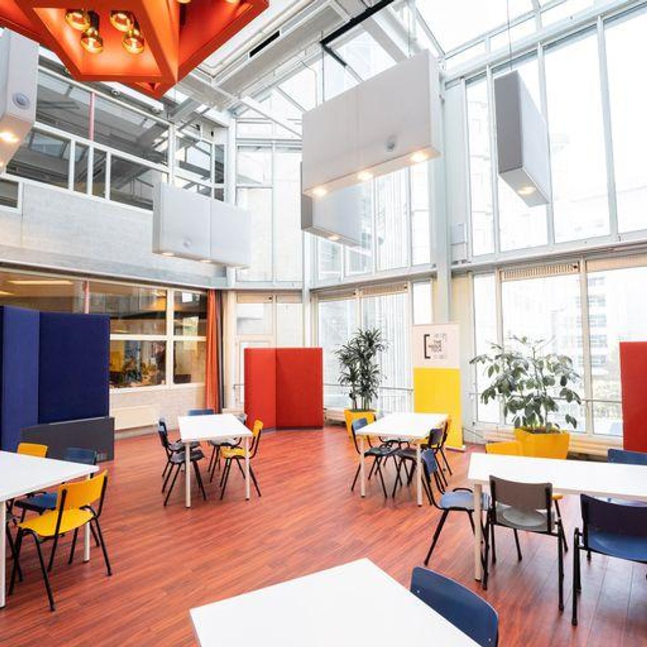 Den Haag Teamoverleg Seminarräume Lab space image 2