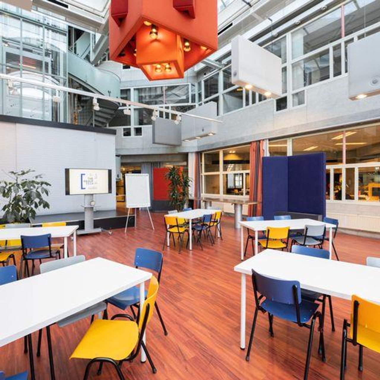 Den Haag Teamoverleg Seminarräume Lab space image 3