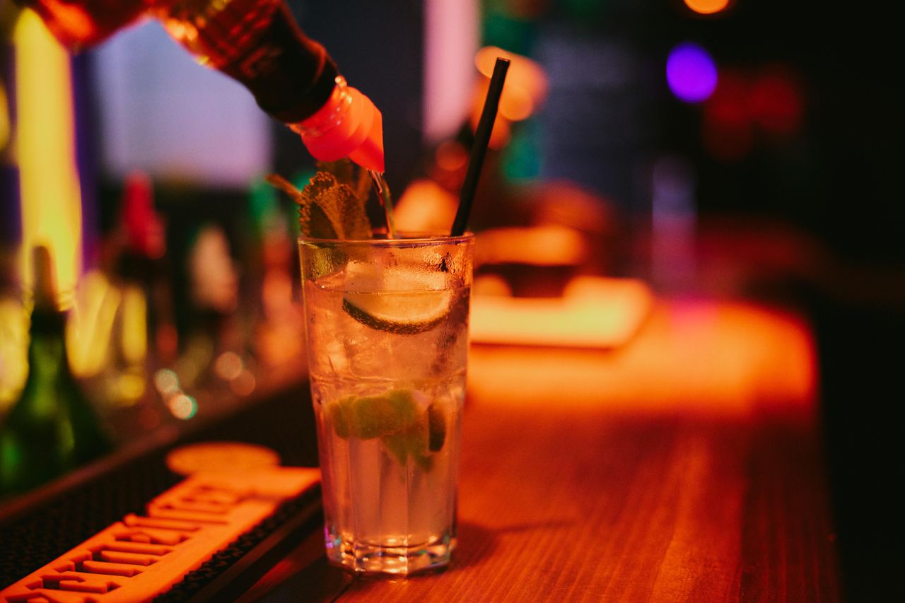 Köln Offsite-Meeting Partyraum Unser cooler Clubraum unten - DJ Pult image 6