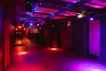 Köln Offsite-Meeting Partyraum Unser cooler Clubraum unten - DJ Pult image 1